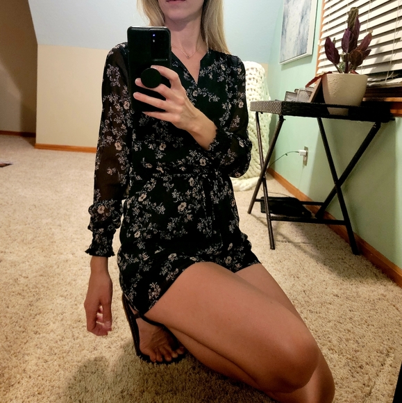 Long-sleeved Floral Romper-size Medium - Picture 6 of 11